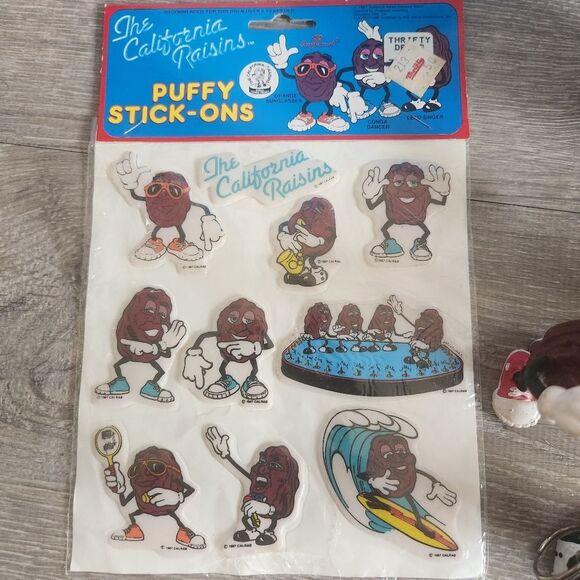 Vintage 80s Lot Of California Raisins PVC  Vinyl Figures & Collectibles Stickers - Picture 9 of 12